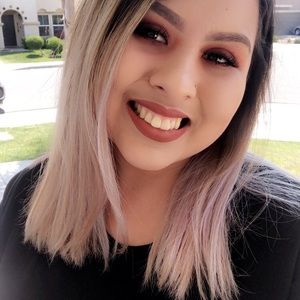 Meet your Posher, Cassandra